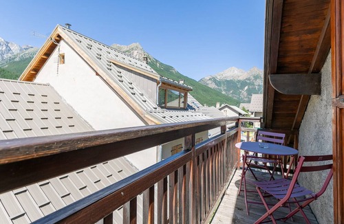 Monetier-les-Bains Apartment | Duplex apartment in village center - guests