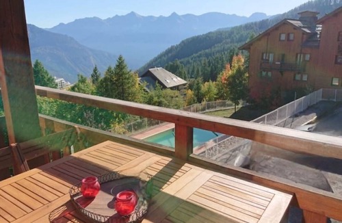 Puy-Saint-Vincent Apartment | Duplex des Ecrins T5, skiing at the foot of the slopes, hiking and nature in summer and winter