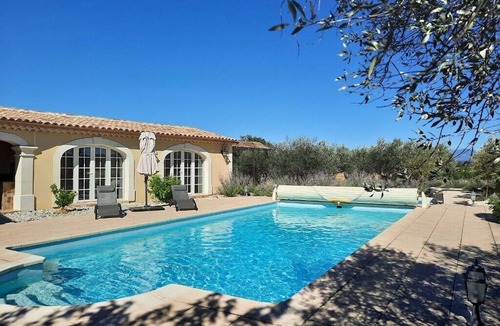 Rochegude Villa | Echappée en Provence Villa with 2 apartments around a swimming pool.
