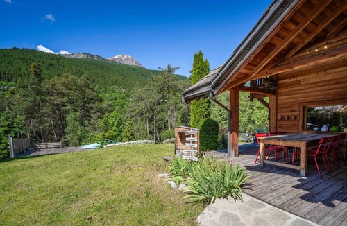 Forville Ski Chalet | Echyllo - Six Bedroom Chalet, Sleeps 14