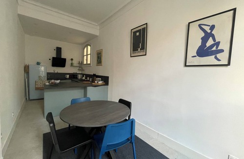 Comedie Condo | Ecusson: luminous duplex in private mansion