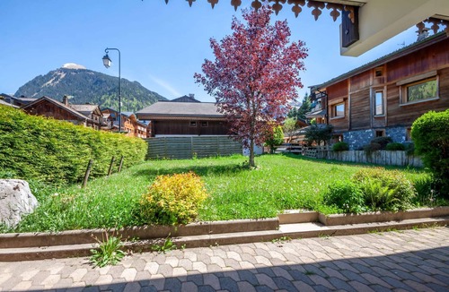 Morzine Apartment | Efanle 1 Three bedrooms ski in ski out apartment with garden