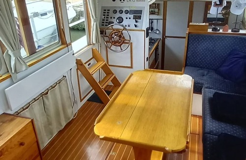 Saint-Gilles Boat Rental | Elegant 35m² houseboat with sheltered terrace for 4 people