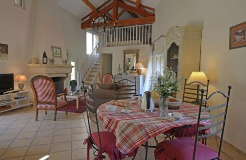Saint-Mathieu-de-Treviers Villa | Elegant house with swimming pool in H rault