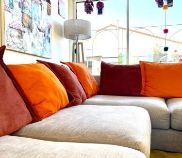 Le Rouet Apartment | Elegant Marseille Prado Loft Walk to velodrome metro and Tram