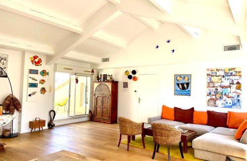 Le Rouet Apartment | Elegant Marseille Prado Loft Walk to velodrome metro and Tram