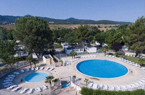 La Roque-d'Antheron House | en Plein Cœur des Alpilles, Mobil Home Dans Camping Familial