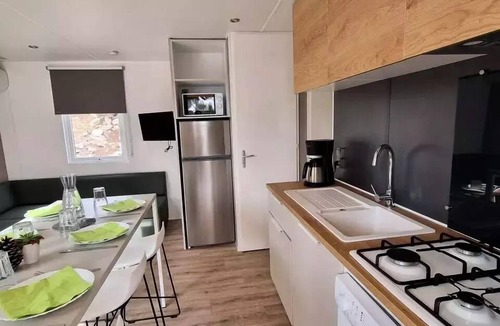 Ceyreste House | En Vau Mobile Home: 4 Rooms, Sleeps 6, Air-Conditioned + TV
