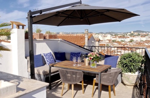 Antibes Old Town House | Entire fully renovated town house sea-view rooftop terrace, AC for 6