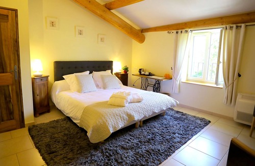 Pujaut Bed & Breakfast | Entre Vigne et Garrigue