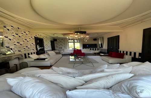 Saint-Pavace House | Estate in Saint-Pavace near Le Mans Circuit