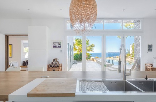 Le Rayol Villa | Exceptional villa, heated infinity pool and unique sea view!