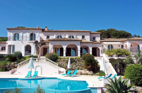 Sainte-Maxime House | Exceptional seafront villa with 180° view of the Gulf of Saint-Tropez