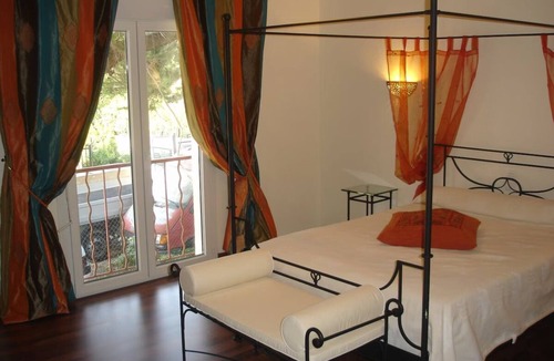 Six-Fours-les-Plages Hotel | Experience Six Fours Les Plages in Style! Pets are Welcome Here!