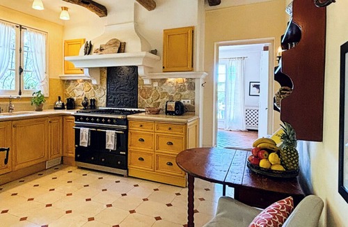 Cap-d'Antibes Villa | Experience the heart of Cap d'Antibes just 200 meters from the sea.