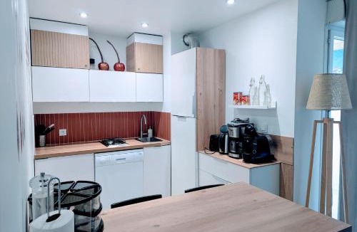 Port Marianne Apartment | F2 garage box WiFi terasse clim Gare Fac Eco Richter