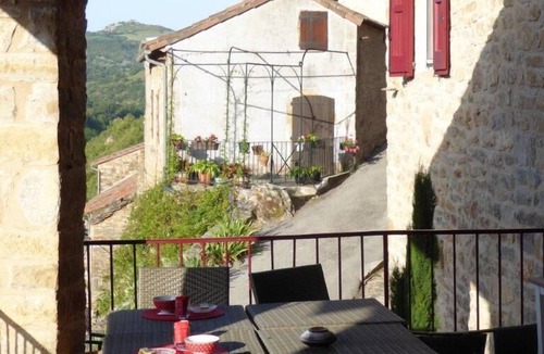 Peyre House | Facing the Millau Viaduct