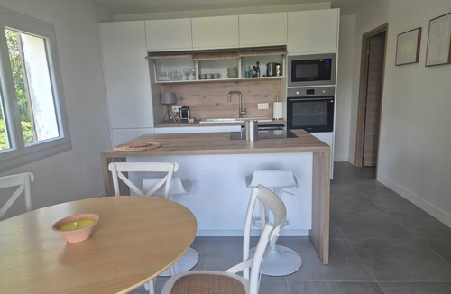 Le Rayol Apartment | Family apartment with terrace near the sea