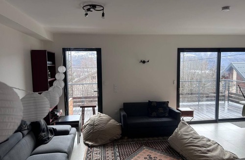Saint-Jean-Saint-Nicolas House | Family home in the Champsaur with a view