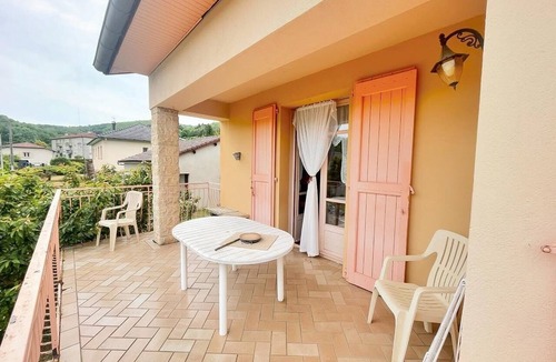 Saint-Jean-du-Bruel House | Family home with a garden and a patio
