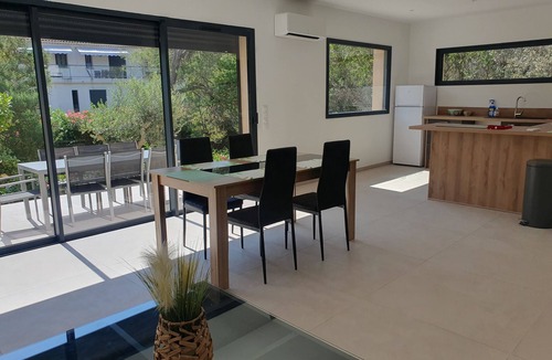 Boulouris-sur-Mer Villa | Family Villa Chêne with swimming pool and beach 10min walk away in a green setting