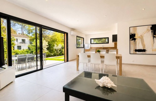 Boulouris-sur-Mer Villa | Family Villa Chêne with swimming pool and beach 10min walk away in a green setting