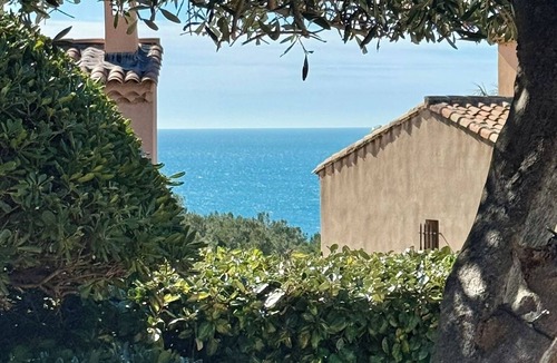 Sausset-les-Pins Villa | Family Villa Provence 5BR 12p — Sea View, Private Pool, A/C — 3min walk to beach