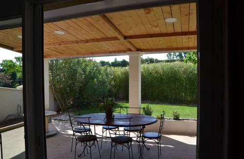 L'Isle-sur-la-Sorgue House | Farmhouse in the countryside with mature garden and swimming pool