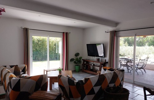 L'Isle-sur-la-Sorgue House | Farmhouse in the countryside with mature garden and swimming pool