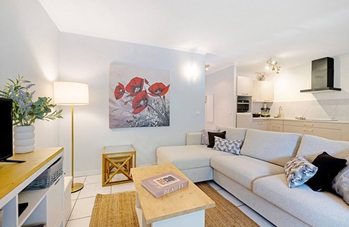Theoule-sur-Mer Apartment | Feet in the Water – Serenity Facing the Mediterranean