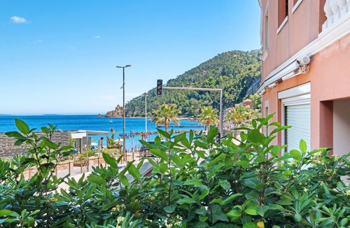 Theoule-sur-Mer Apartment | Feet in the Water – Serenity Facing the Mediterranean