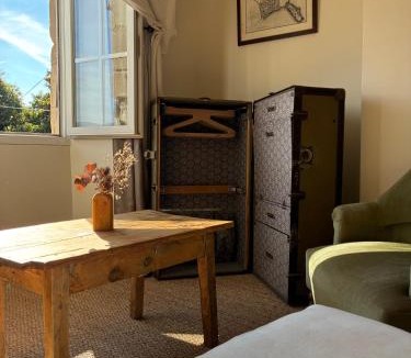 Chabeuil House | ferme st pierre 2 suites avec repas, piscine, clim, cheminée ou baignoire spa