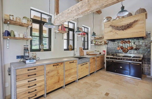 Menerbes House | Five-bedroom estate above Ménerbes village
