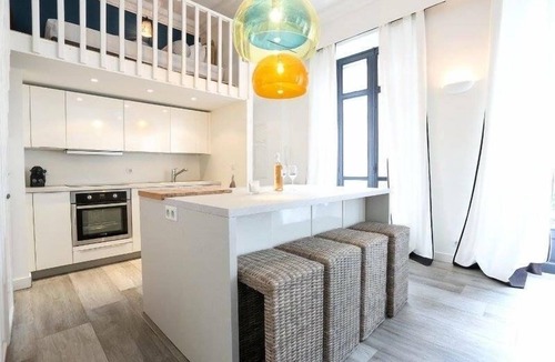 Cannes City Centre Apartment | French Elegance 2 bedroom 3 bath 500 metres to beach