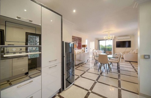 Le Cannet Villa | FRGK Contemporary Villa StudioIndependent Pool