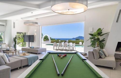La Croix des Gardes Villa | FRGK PARADOU Contemporary Luxury Villa Panoramic Sea View, Pool & Ultra-Fast Wi-Fi