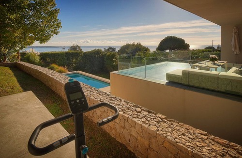 Golfe Juan Villa | FRGK RAMPE Exceptional villa with a pool and ocean view