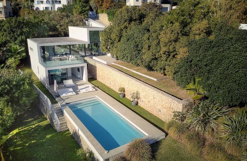 Golfe Juan Villa | FRGK RAMPE Exceptional villa with a pool and ocean view