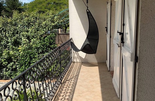 Les Salles-sur-Verdon House | Fully-equipped furnished house in village center