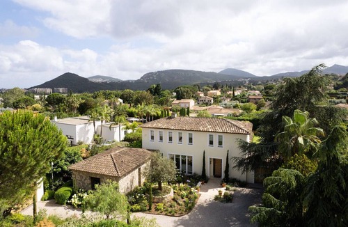Mandelieu-La-Napoule Villa | Fully renovated luxury villa with pool, garden, and easy access to beaches and golf courses.
