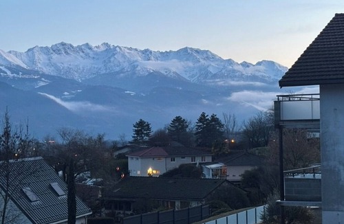 Saint-Vincent-de-Mercuze Apartment | Furnished apartment, 76 m², 30 m² terrace, view of Belledonne