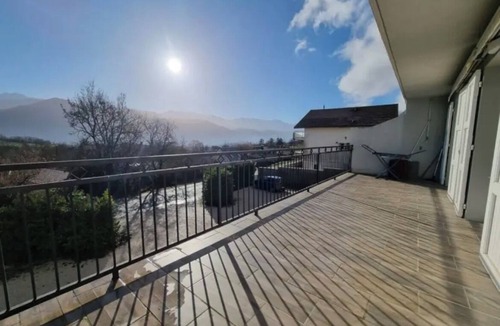 Saint-Vincent-de-Mercuze Apartment | Furnished apartment, 76 m², 30 m² terrace, view of Belledonne