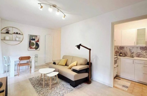 Serin Apartment | Furnished apartment with balcony and garage - Lyon Nord