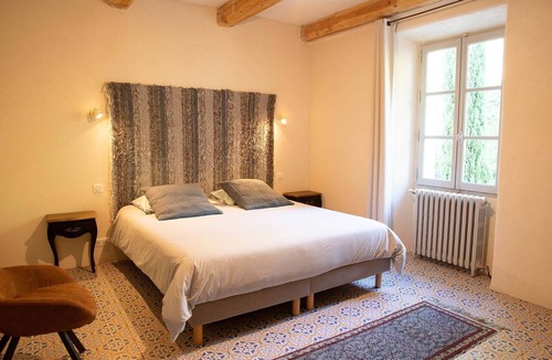 Saint-Hippolyte-le-Graveyron House | Gîte Dentelles at Château Juvenal