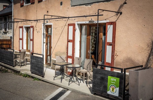 Saint-Pierre-d'Entremont Apartment | Gîte 8 pers Chartreuse: terrace, mountain view, balneo, 3 bedrooms, 2 bathrooms | Le Dauphin