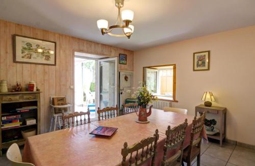Marols House | Gîte Bellevue à Marols pour 6 personnes avec charmante cour fermée - FR-1-496-2