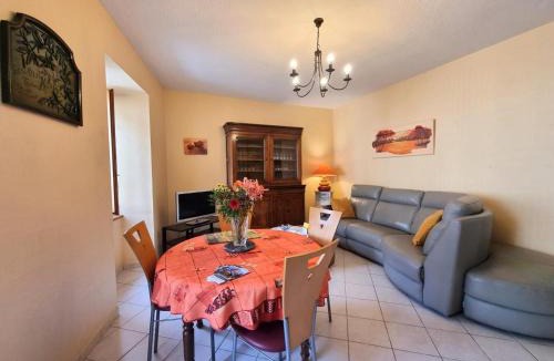 Saint-Germain-Laval House | Gîte cosy avec cour privée, 2 chambres, cuisine équipée, TV, WiFi – Saint-Germain-Laval - FR-1-496-120