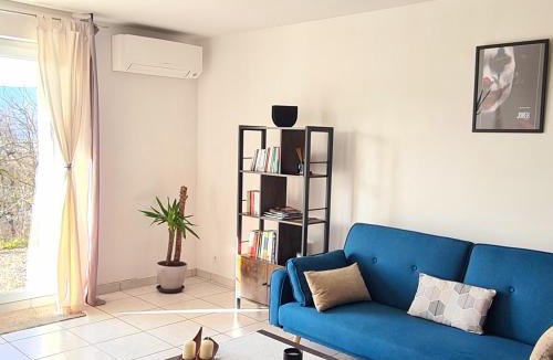 Clonas-sur-Vareze Apartment | Gîte de 70m² avec vue sur le massif du Pilat