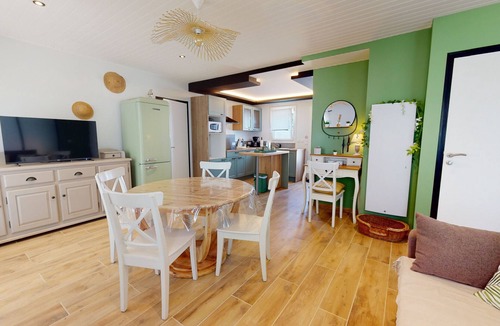 Bretignolles-sur-Mer Ski Chalet | Gîte du Safran (sleeps 5–7) - Veranda, Beach 1 km away