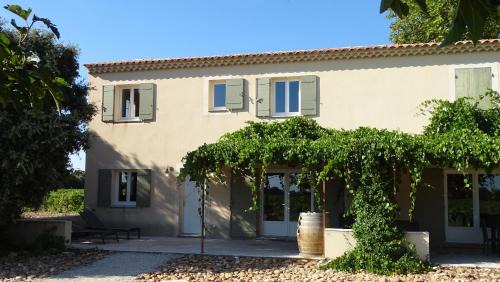 Chateauneuf-de-Gadagne House | Gîte famille 5 personnes avec piscine au cœur des vignes entre Avignon et Luberon